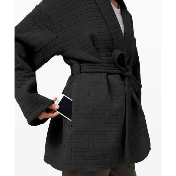 Lululemon Serene Travels Wrap With Belt Size 8 Black Oversized Water Repellent - Picture 3 of 7